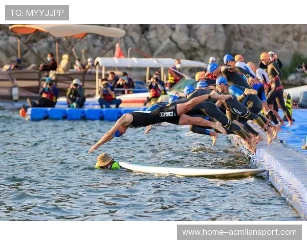 铁人三项比赛一人游泳溅起海啸般水花 铁人三项比赛一人游泳溅起海啸般水花