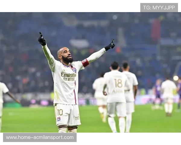 法甲里昂边路突破形成连续机会，进球到手