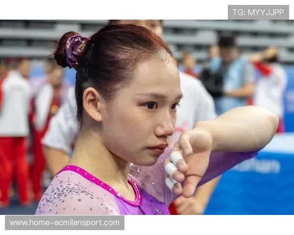 体操女团互相给对方编发，被媒体称“赛场姐妹花”