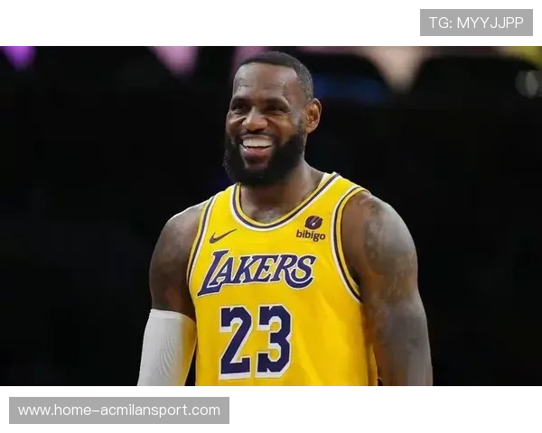 詹姆斯篮下强行得分，湖人将胜利牢牢握住