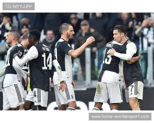 尤文中场短传如刀剖,攻破对手防线 尤文中场短传如刀剖,攻破对手防线