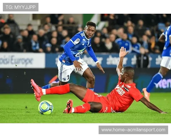 法甲巴黎外围渗透连连，禁区威胁接踵而来