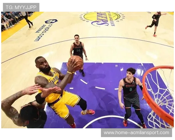 詹姆斯客场狂砍32分10篮板12助攻,湖人通过加时险胜尼克斯 詹姆斯客场狂砍32分10篮板12助攻,湖人通过加时险胜尼克斯